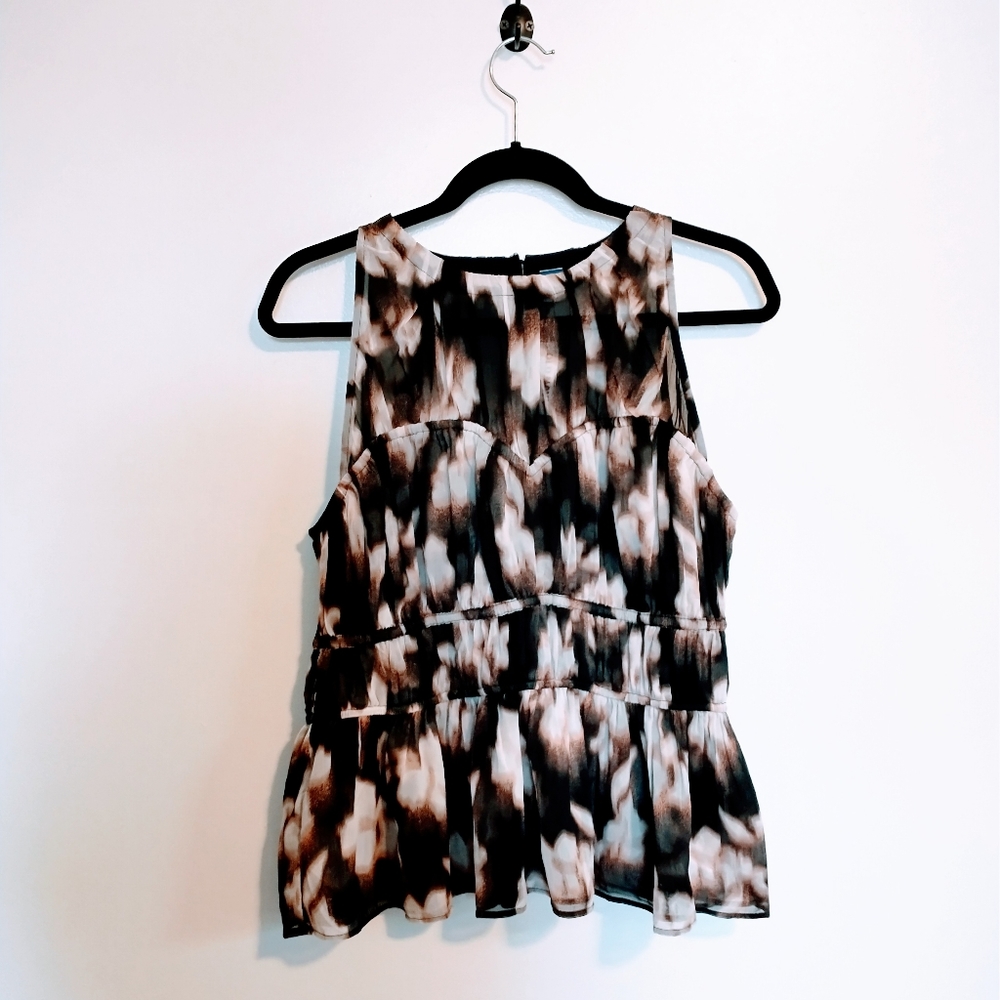 NWT Old Navy high neck top with booming like detail size large. Peplum style